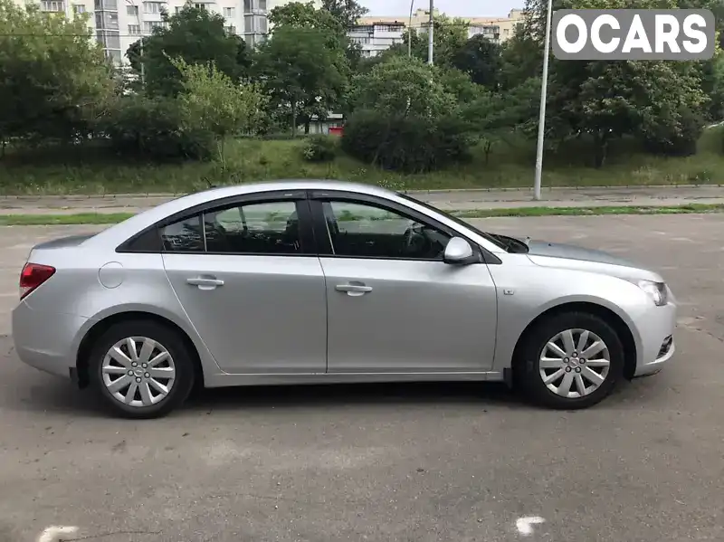 Седан Chevrolet Cruze 2011 1.8 л. Автомат обл. Киевская, Киев - Фото 1/21