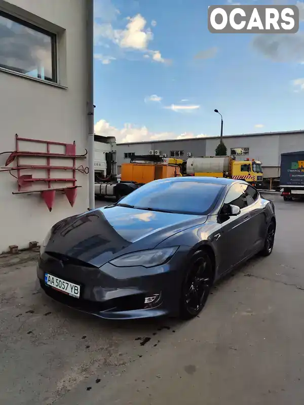 Лифтбек Tesla Model S 2015 null_content л. обл. Киевская, Киев - Фото 1/10