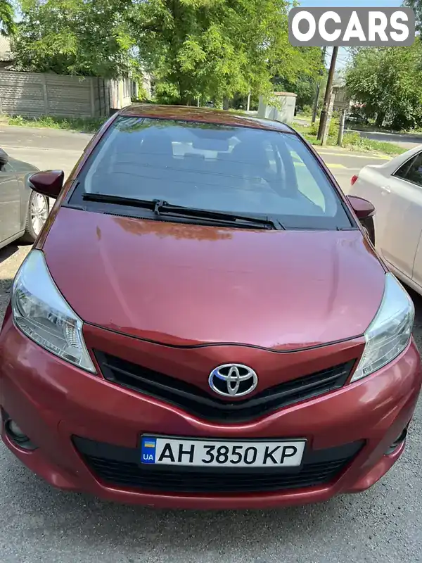 Хетчбек Toyota Yaris 2012 1 л. Ручна / Механіка обл. Дніпропетровська, Дніпро (Дніпропетровськ) - Фото 1/7