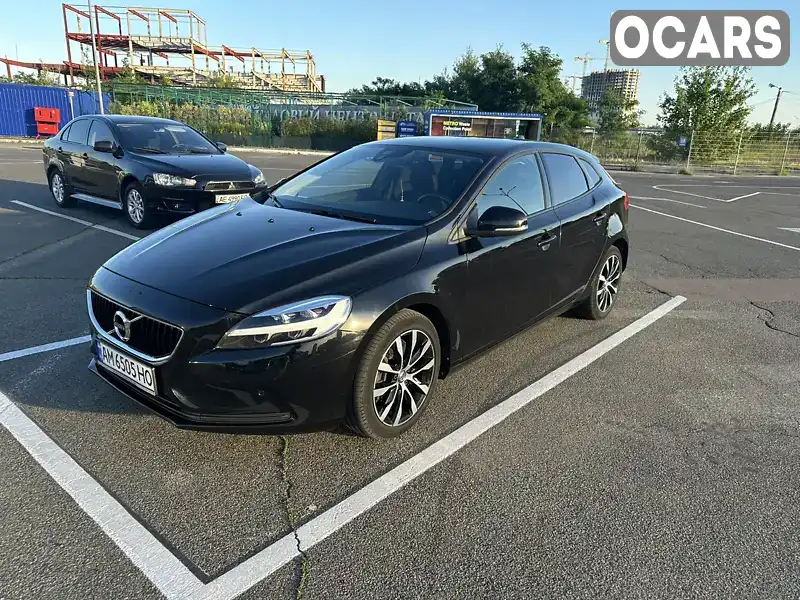 Хетчбек Volvo V40 2019 1.97 л. Автомат обл. Київська, Київ - Фото 1/11