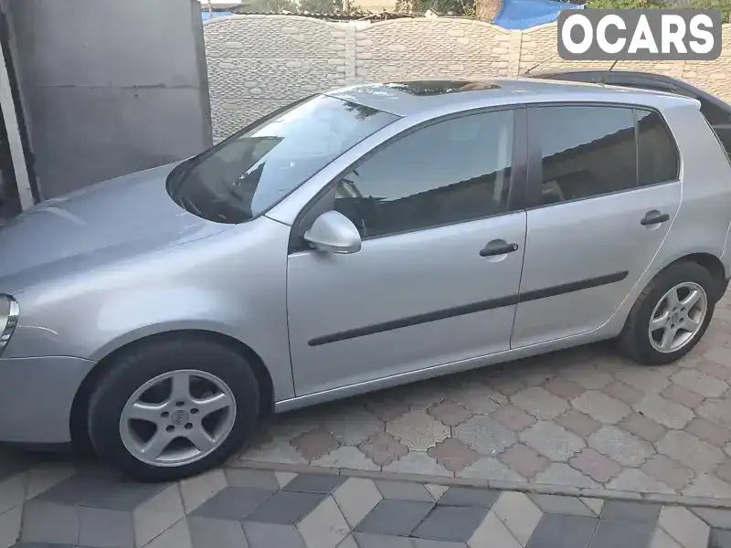 Хэтчбек Volkswagen Golf 2005 1.6 л. Ручная / Механика обл. Николаевская, Вознесенск - Фото 1/11