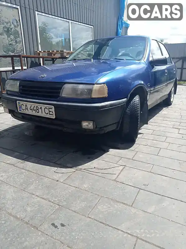 Седан Opel Vectra 1992 2 л. Ручная / Механика обл. Черкасская, Ватутино - Фото 1/18