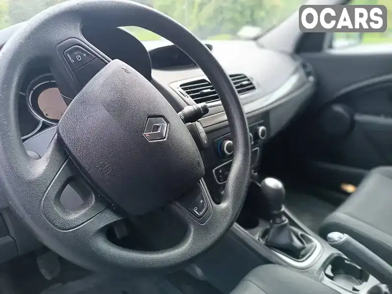 Універсал Renault Megane 2010 1.6 л. Ручна / Механіка обл. Кіровоградська, Світловодськ - Фото 1/21