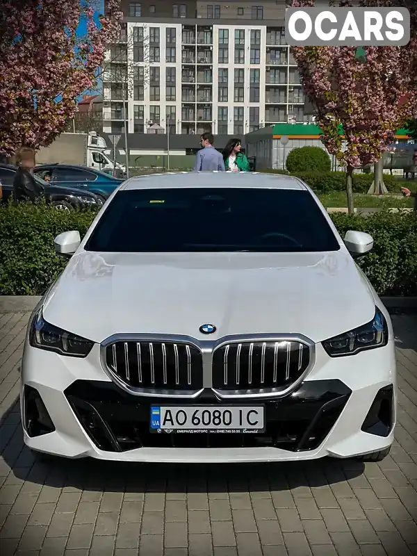 Седан BMW 5 Series 2023 2 л. Автомат обл. Закарпатская, Ужгород - Фото 1/14