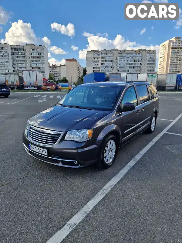 Мінівен Chrysler Town & Country 2016 3.6 л. Автомат обл. Київська, Київ - Фото 1/20