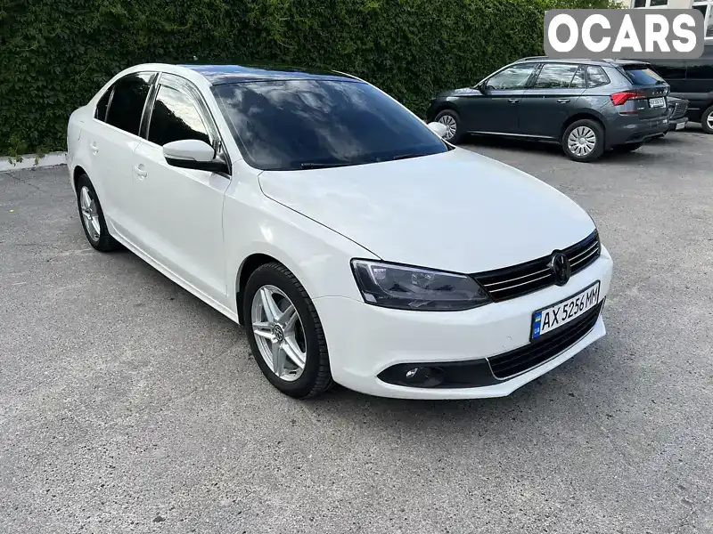 Седан Volkswagen Jetta 2013 2.48 л. Автомат обл. Харьковская, Змиев - Фото 1/21