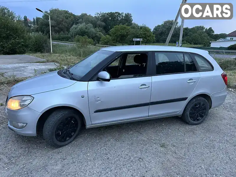 Універсал Skoda Fabia 2011 1.6 л. Ручна / Механіка обл. Чернівецька, Чернівці - Фото 1/18