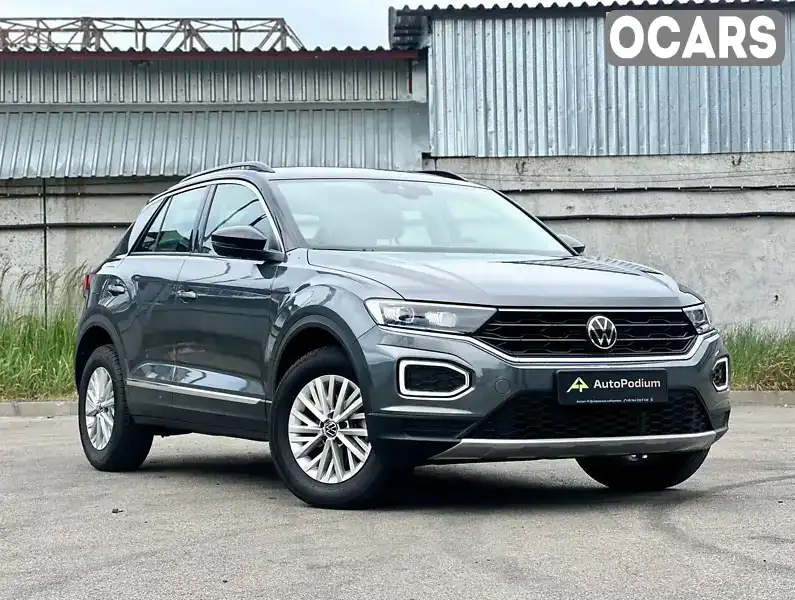 Внедорожник / Кроссовер Volkswagen T-Roc 2021 1.5 л. Автомат обл. Киевская, Киев - Фото 1/21