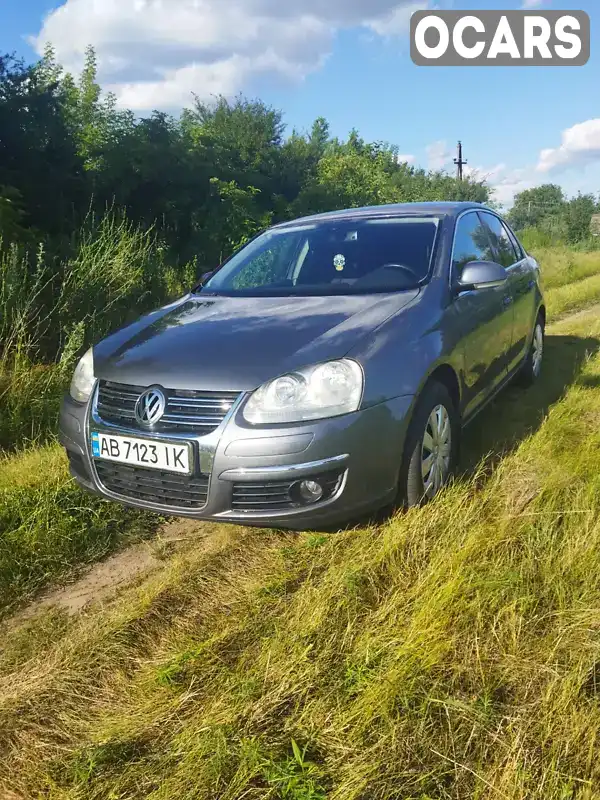 Седан Volkswagen Jetta 2005 1.97 л. Ручная / Механика обл. Киевская, Киев - Фото 1/21