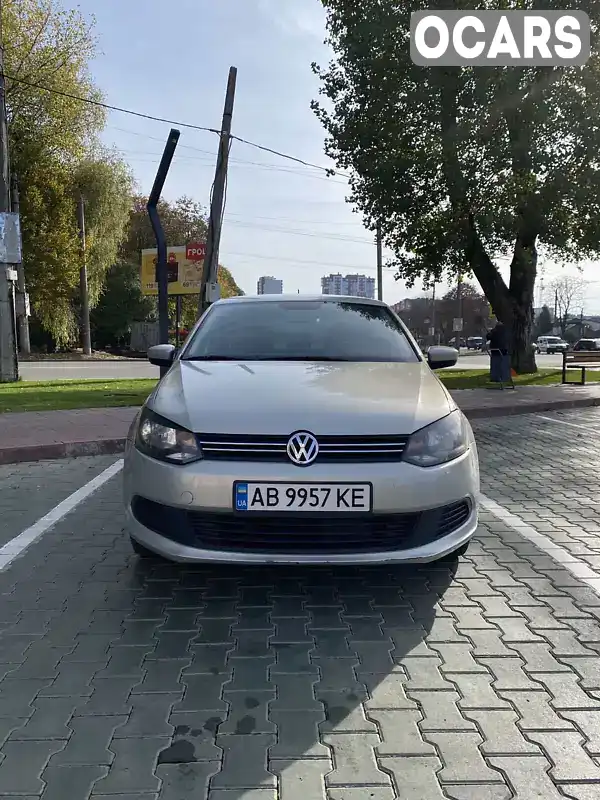 Седан Volkswagen Polo 2014 1.6 л. Ручна / Механіка обл. Хмельницька, Хмельницький - Фото 1/11