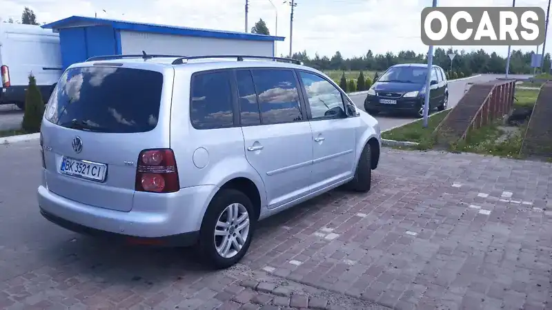 Минивэн Volkswagen Touran 2008 1.9 л. Ручная / Механика обл. Ровенская, Вараш (Кузнецовск) - Фото 1/19