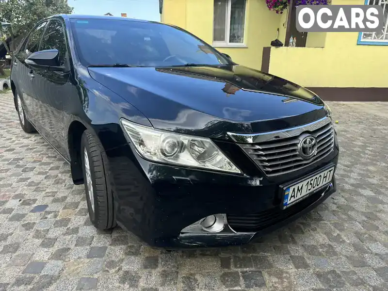 Седан Toyota Camry 2012 2.5 л. Автомат обл. Житомирська, Житомир - Фото 1/17