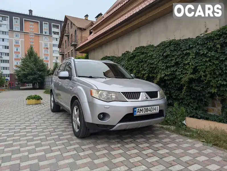 Внедорожник / Кроссовер Mitsubishi Outlander XL 2008 2.2 л. Ручная / Механика обл. Киевская, Буча - Фото 1/17