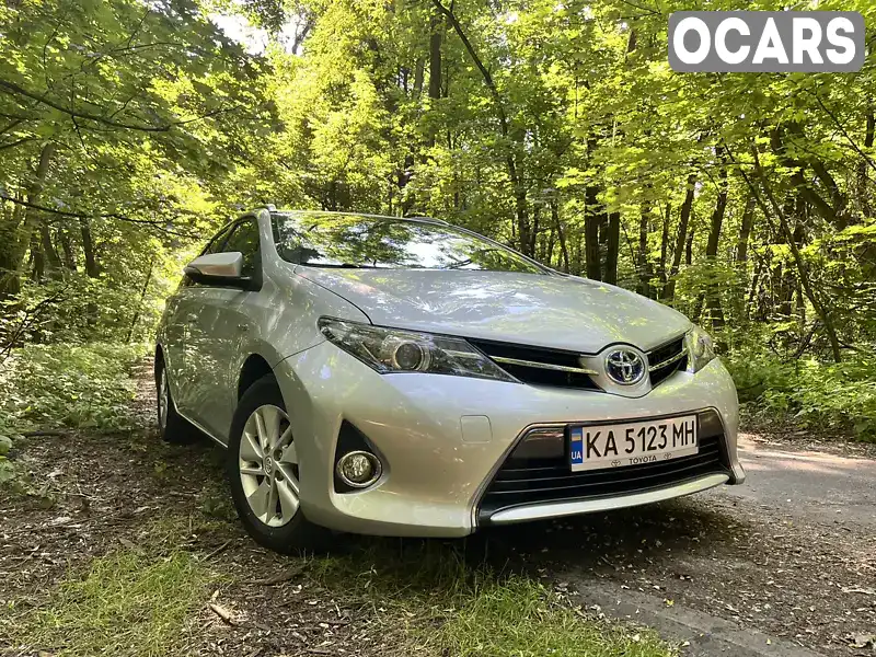 Универсал Toyota Auris 2013 1.8 л. Вариатор обл. Киевская, Киев - Фото 1/21