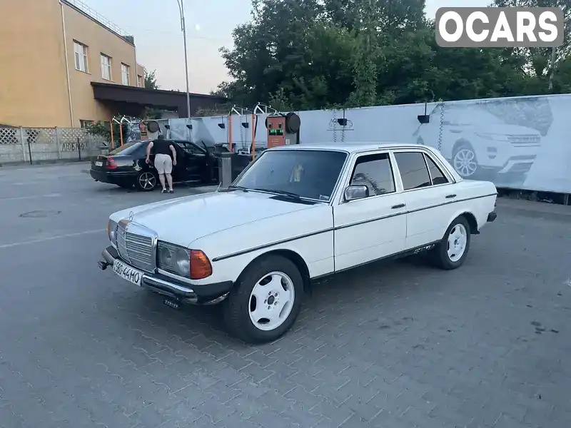 Седан Mercedes-Benz E-Class 1980 2 л. Ручная / Механика обл. Черновицкая, Черновцы - Фото 1/14