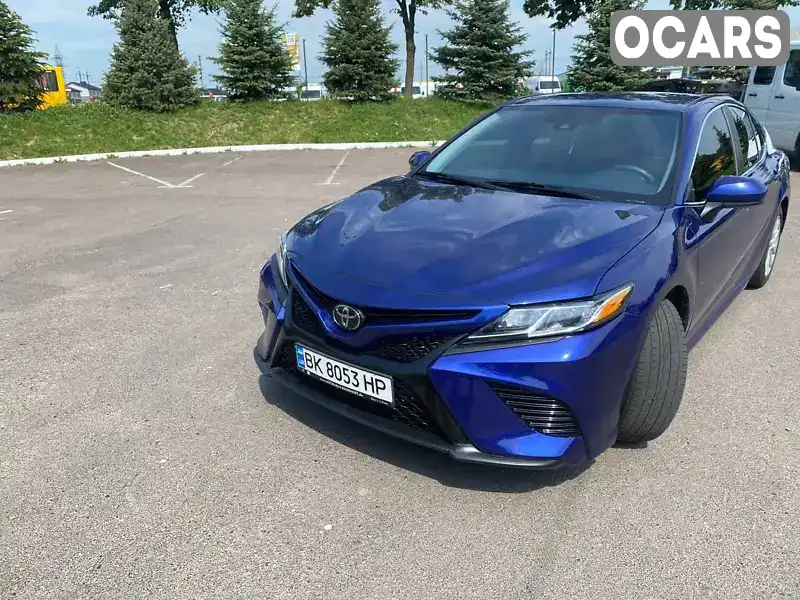 Седан Toyota Camry 2018 2.49 л. Автомат обл. Ровенская, Ровно - Фото 1/13