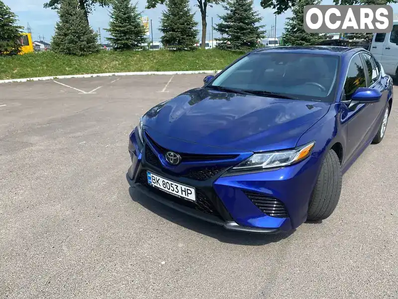 Седан Toyota Camry 2018 2.49 л. Автомат обл. Рівненська, Рівне - Фото 1/13