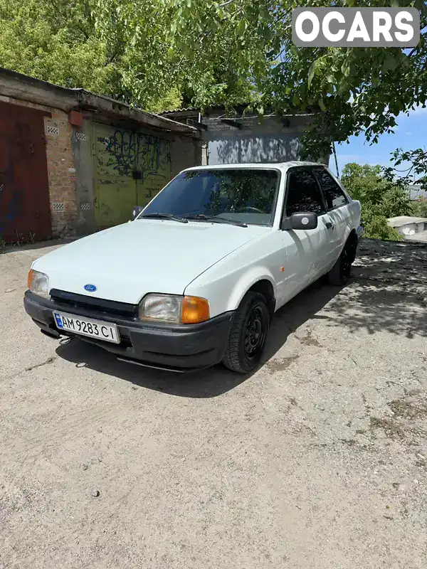 Хэтчбек Ford Escort 1990 1.39 л. Ручная / Механика обл. Киевская, Белая Церковь - Фото 1/8