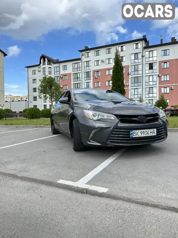 Седан Toyota Camry 2015 2.49 л. Автомат обл. Ровенская, Ровно - Фото 1/15