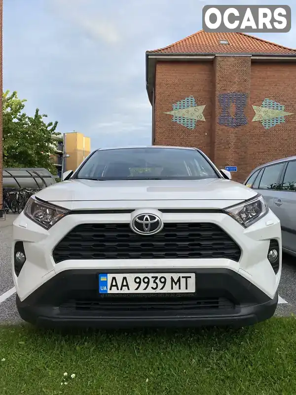 Внедорожник / Кроссовер Toyota RAV4 2020 1.99 л. Вариатор обл. Киевская, Киев - Фото 1/9