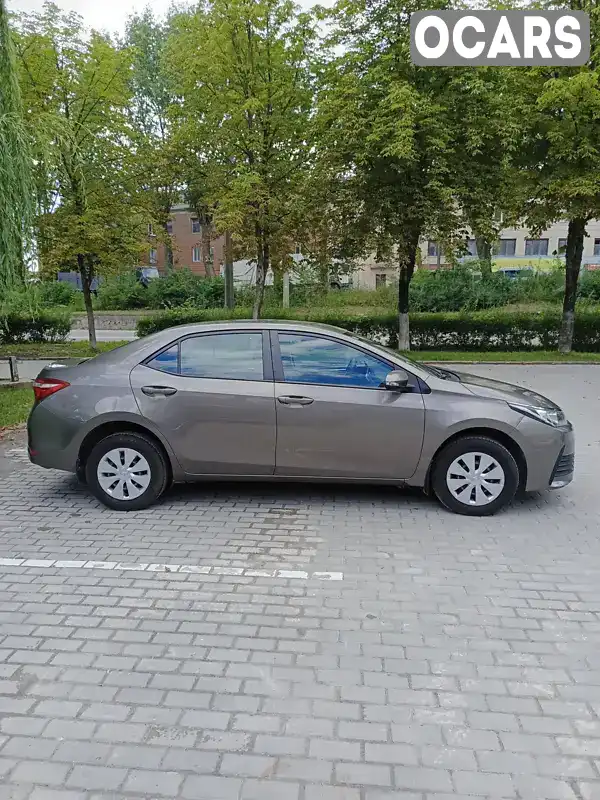 Седан Toyota Corolla 2017 1.33 л. Ручная / Механика обл. Тернопольская, Тернополь - Фото 1/9