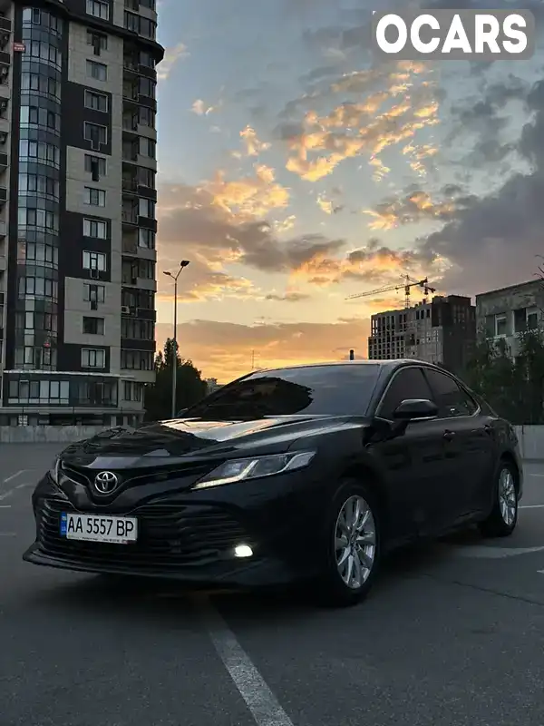 Седан Toyota Camry 2019 2.49 л. Автомат обл. Київська, Київ - Фото 1/17