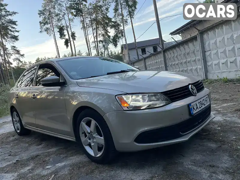 Седан Volkswagen Jetta 2012 2.48 л. Автомат обл. Киевская, Макаров - Фото 1/20