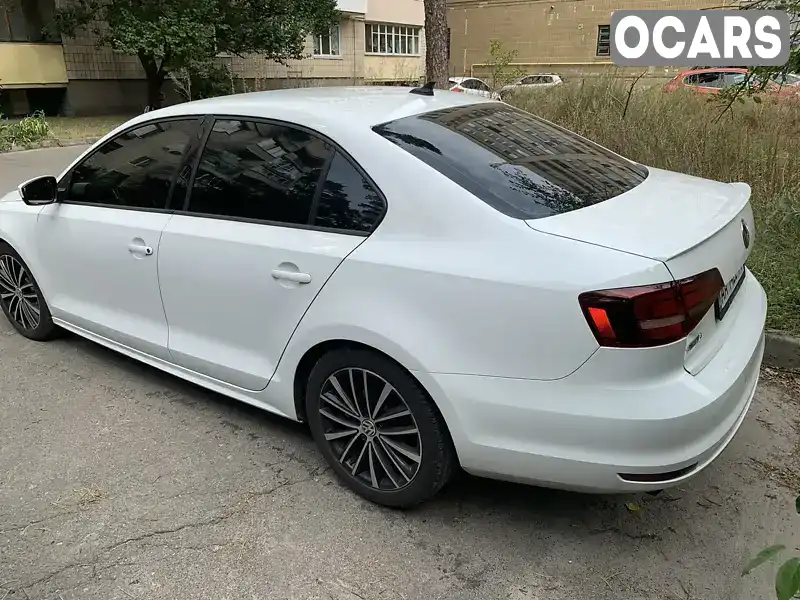 Седан Volkswagen Jetta 2016 1.8 л. Автомат обл. Киевская, Киев - Фото 1/6