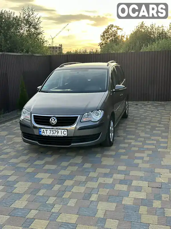 Мінівен Volkswagen Touran 2010 1.6 л. Ручна / Механіка обл. Івано-Франківська, Надвірна - Фото 1/21