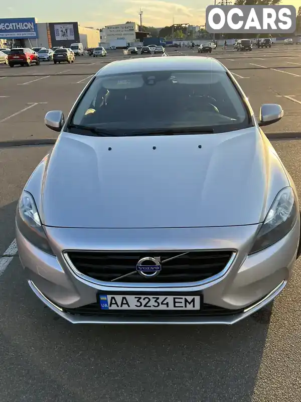 Хэтчбек Volvo V40 2014 2 л. Ручная / Механика обл. Киевская, Киев - Фото 1/21