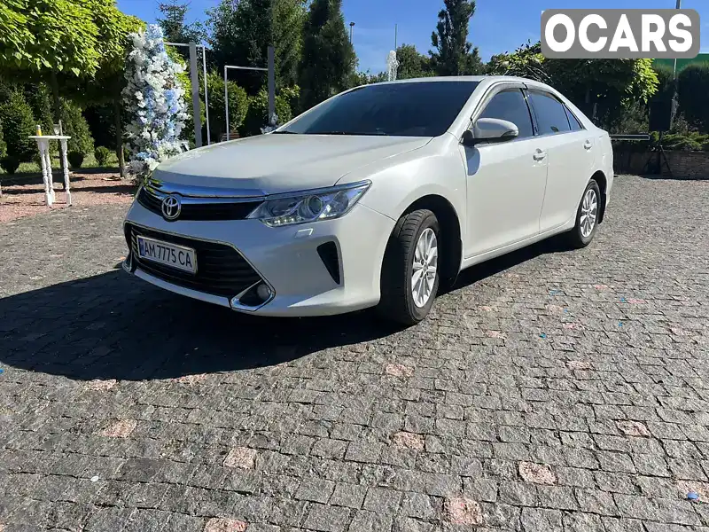 Седан Toyota Camry 2017 2.49 л. Автомат обл. Житомирська, Житомир - Фото 1/21