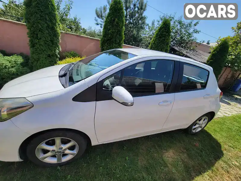 Хетчбек Toyota Yaris 2013 1 л. Ручна / Механіка обл. Закарпатська, Ужгород - Фото 1/9