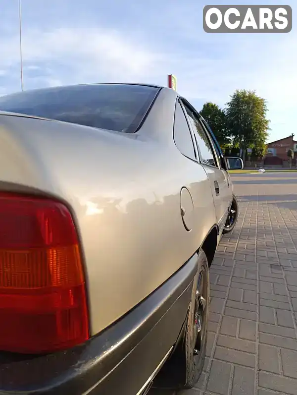 Седан Opel Vectra 1990 1.6 л. Ручна / Механіка обл. Житомирська, Житомир - Фото 1/21