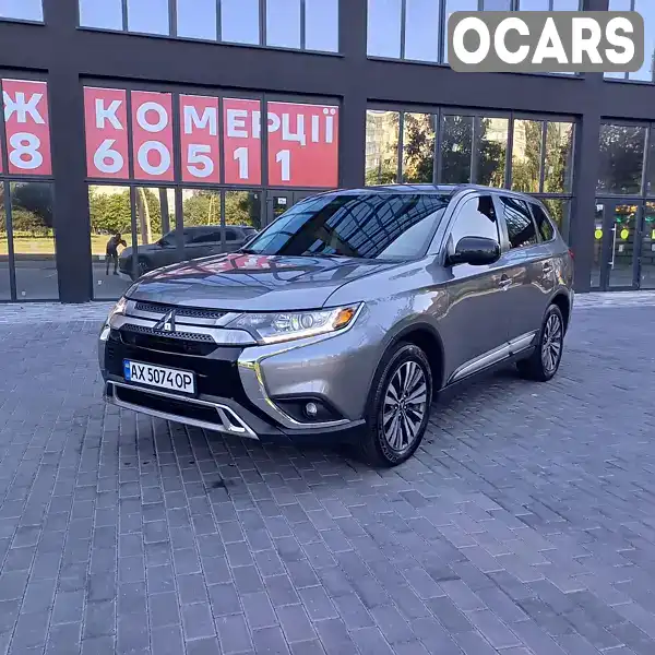 Позашляховик / Кросовер Mitsubishi Outlander 2020 2.36 л. Варіатор обл. Харківська, Харків - Фото 1/17