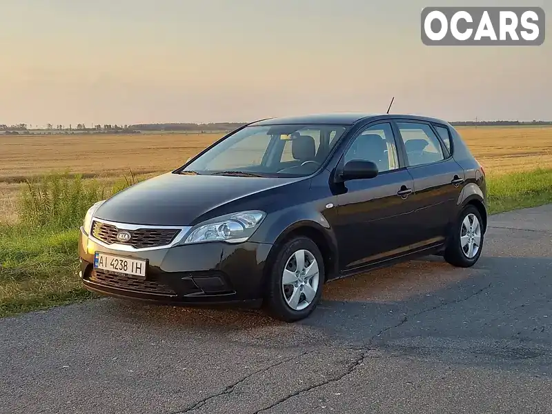 Хетчбек Kia Ceed 2010 1.58 л. Ручна / Механіка обл. Чернігівська, Чернігів - Фото 1/11