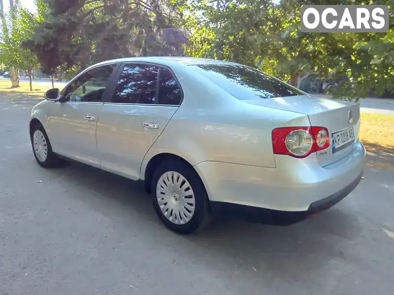 Седан Volkswagen Jetta 2006 1.6 л. Ручна / Механіка обл. Запорізька, Запоріжжя - Фото 1/17