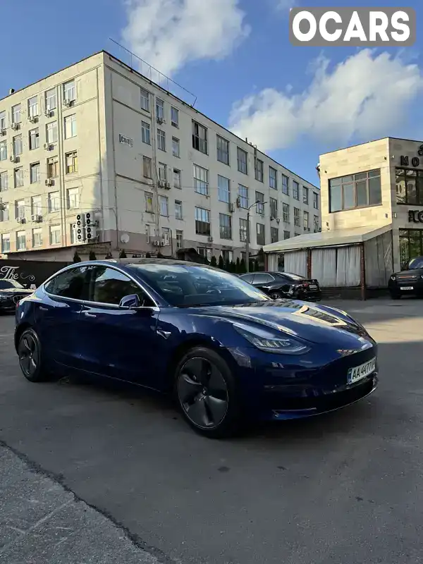 Седан Tesla Model 3 2018 null_content л. обл. Киевская, Киев - Фото 1/13