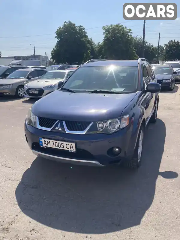 Позашляховик / Кросовер Mitsubishi Outlander XL 2008 2.36 л. Варіатор обл. Житомирська, Житомир - Фото 1/10