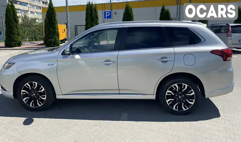 Внедорожник / Кроссовер Mitsubishi Outlander 2018 2 л. Автомат обл. Житомирская, Житомир - Фото 1/21