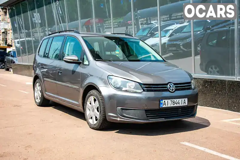 Мінівен Volkswagen Touran 2011 1.6 л. Ручна / Механіка обл. Київська, Вишгород - Фото 1/21