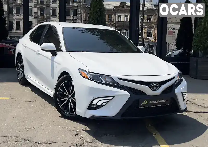 Седан Toyota Camry 2019 2.49 л. Автомат обл. Киевская, Киев - Фото 1/21