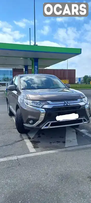 Внедорожник / Кроссовер Mitsubishi Outlander 2020 2 л. Вариатор обл. Киевская, Киев - Фото 1/10