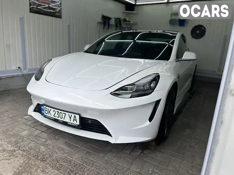 Седан Tesla Model 3 2018 null_content л. обл. Рівненська, Рівне - Фото 1/11