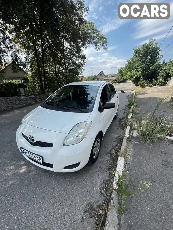 Хэтчбек Toyota Yaris 2010 1 л. Ручная / Механика обл. Запорожская, Запорожье - Фото 1/11