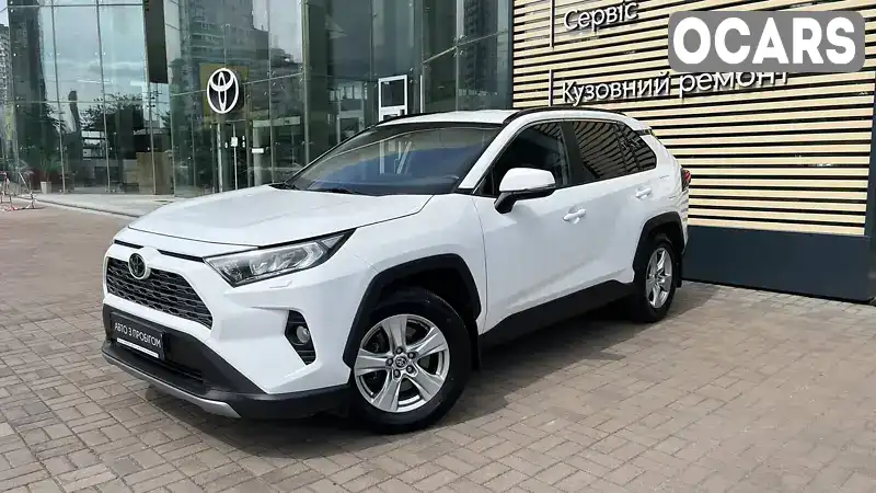 Позашляховик / Кросовер Toyota RAV4 2021 2 л. Варіатор обл. Київська, Київ - Фото 1/17