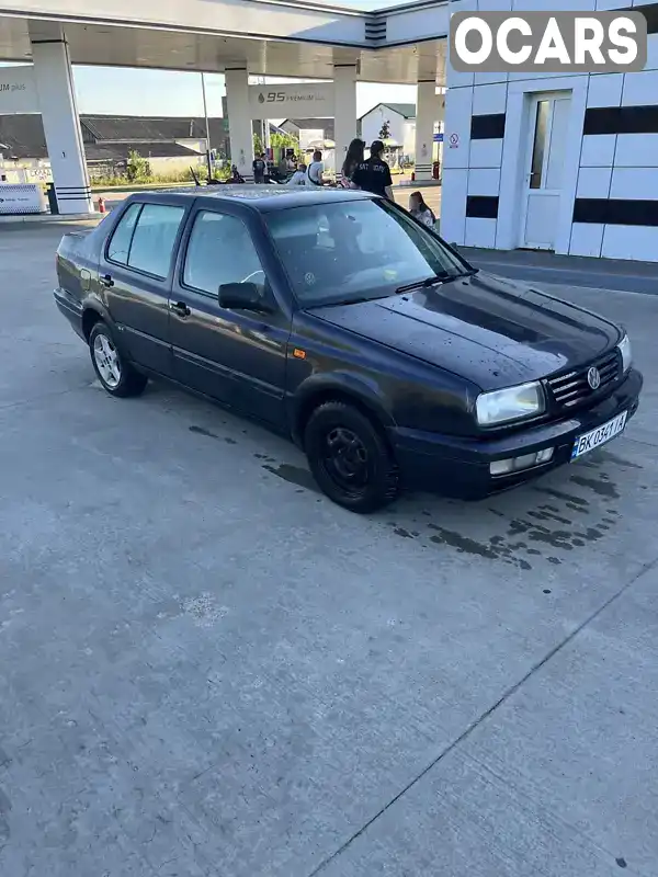 Седан Volkswagen Vento 1994 1.78 л. Ручная / Механика обл. Ровенская, Вараш (Кузнецовск) - Фото 1/11