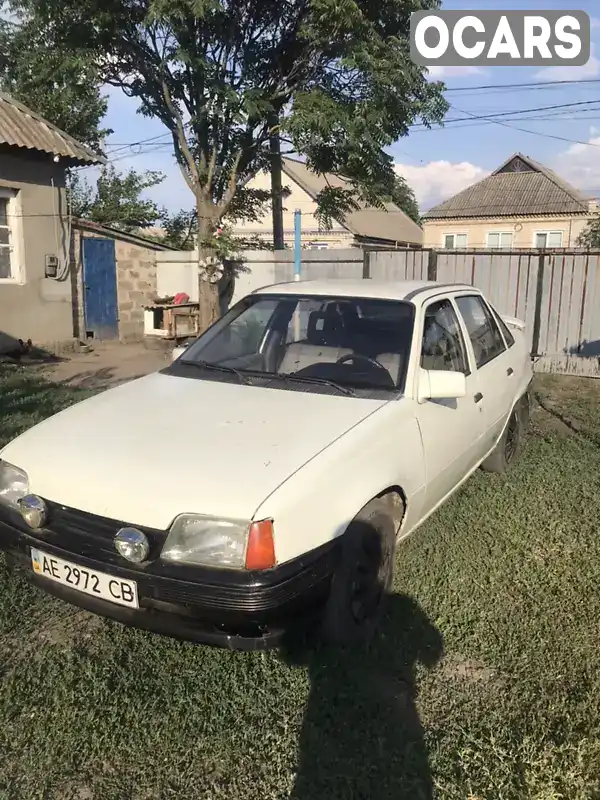 Седан Opel Kadett 1988 1.5 л. Ручная / Механика обл. Днепропетровская, Петропавловка - Фото 1/8