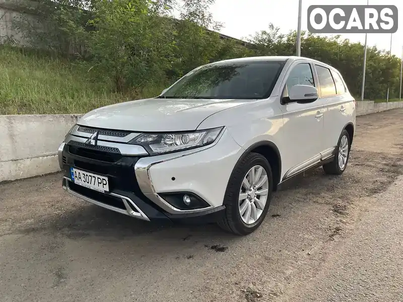 Внедорожник / Кроссовер Mitsubishi Outlander 2019 2 л. Вариатор обл. Киевская, Киев - Фото 1/12