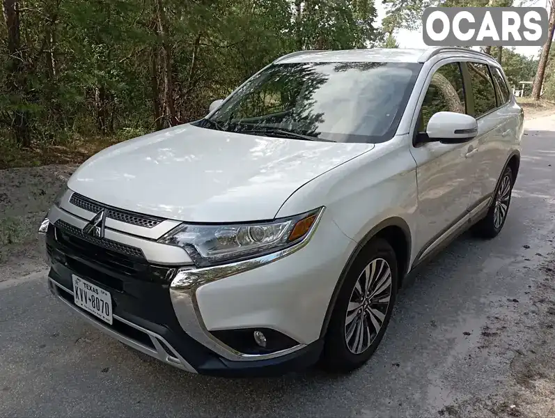 Позашляховик / Кросовер Mitsubishi Outlander 2018 2.4 л. Варіатор обл. Київська, Тараща - Фото 1/21