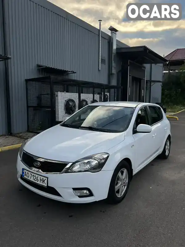 Хетчбек Kia Ceed 2012 1.58 л. Ручна / Механіка обл. Закарпатська, Ужгород - Фото 1/15